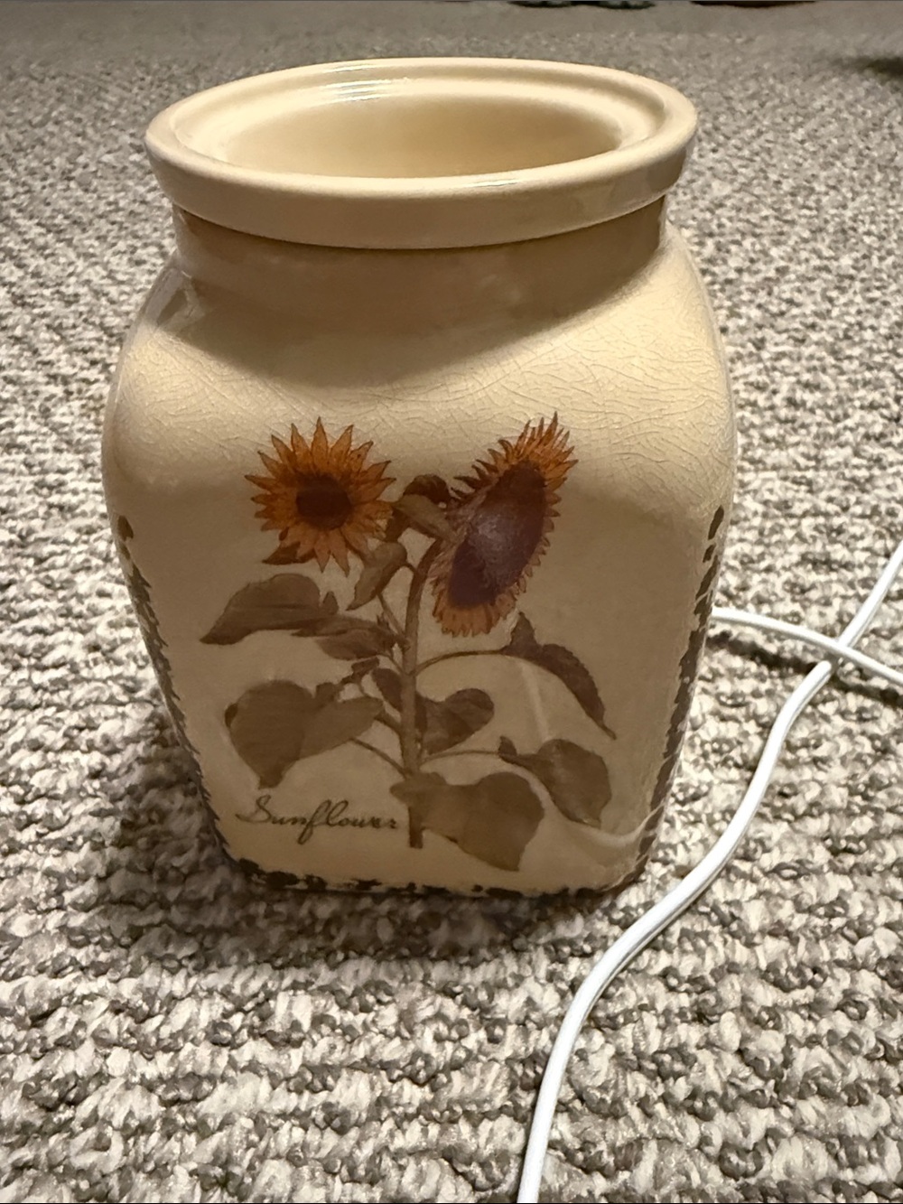 Scentsy Cream Sunflower Ceramic Fragrance Warmer